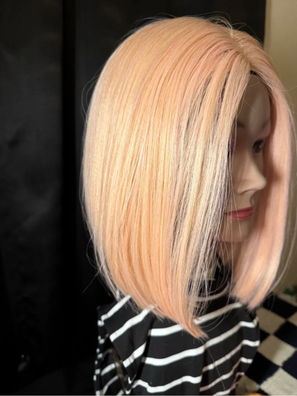 Pretty Pomp Chelsey Smith Crowns Peach Blonde Straight Bob Wig